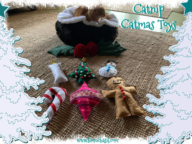 Crafting with Cats Catmas Special - Part 4  ©BionicBasil® Catmas Catnip Toys with Fudge