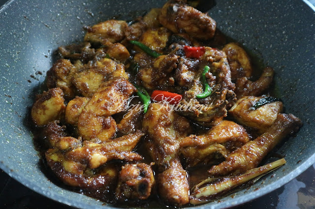 Ayam Masak Kicap Daun Kari