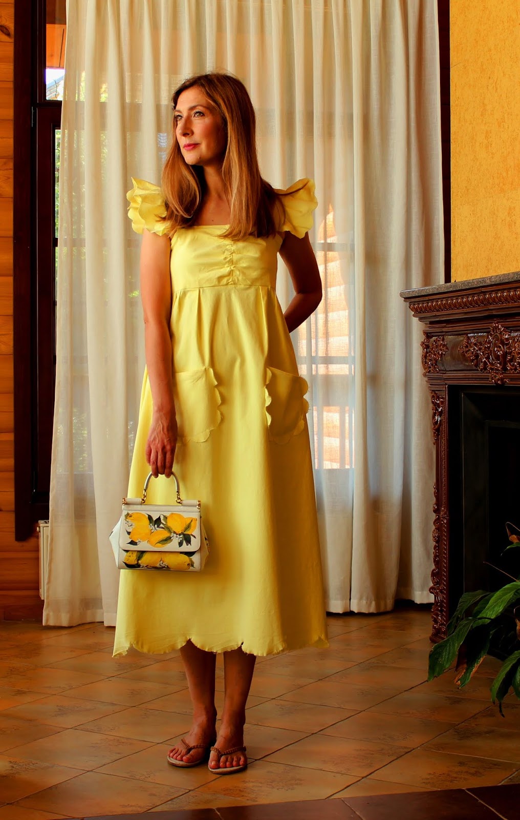 Елена Клейменова: Желтый сарафан с необрабртанным краем.