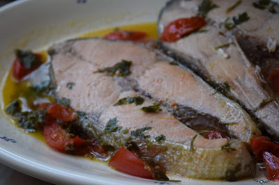 salmone-in-padella-con-pomodorini-e-vino-bianco 