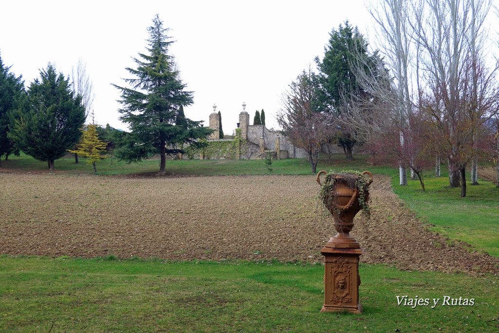 Jardines tras el castillo de Sajazarra