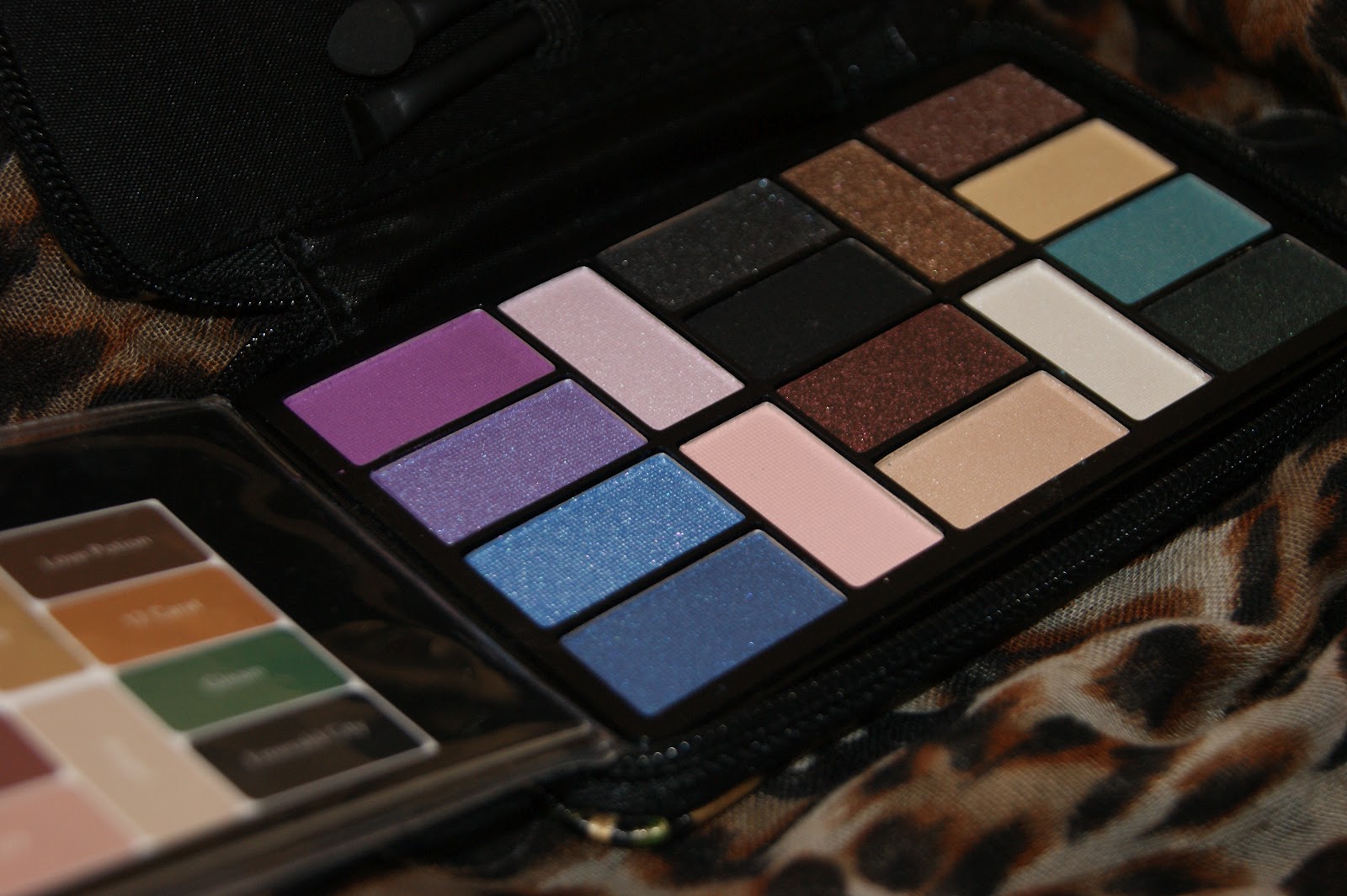 ... +Sue+Moxley+Cosmetics+Big+Cat+Eye+Palette+Review+Swatches+005.jpg