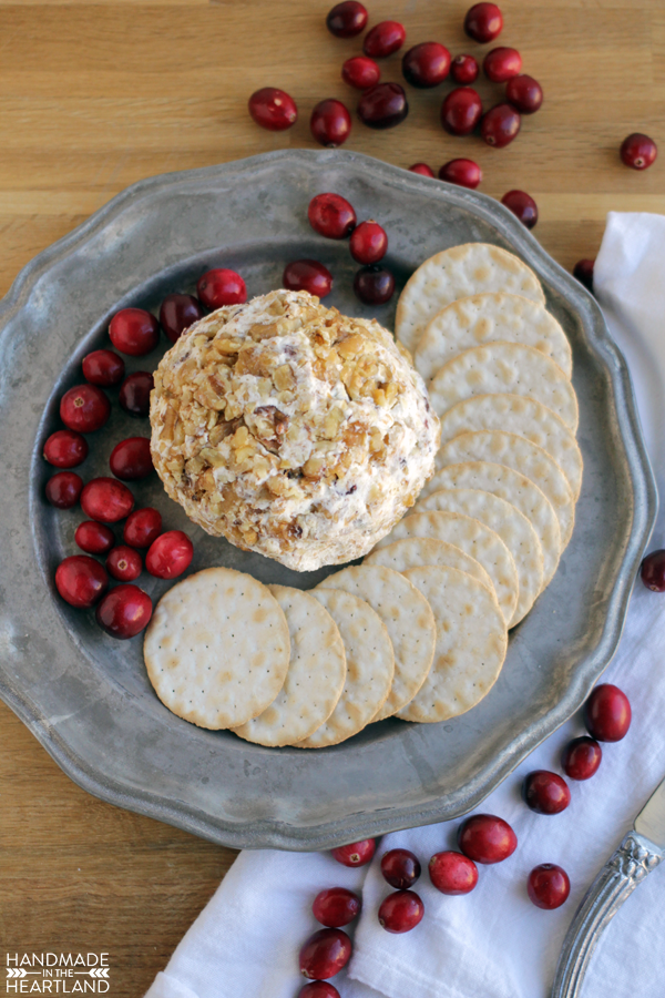 Your 10 minute recipe for cranberry, walnut and gorgonzola cheeseball will please your holiday guests,