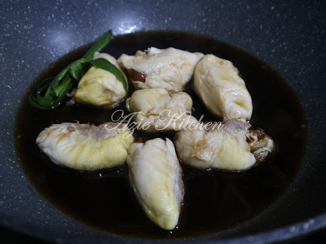 Bubur Kacang Hijau Dengan Durian