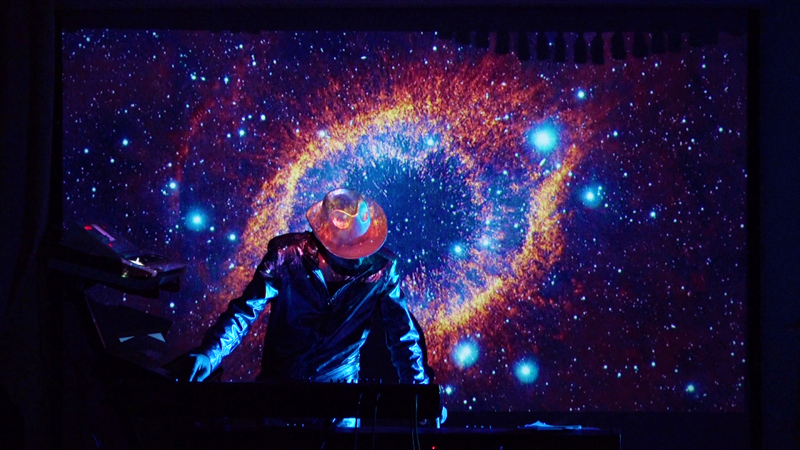 Космическая музыка со словами. Вселенная 25. Музыка небесных сфер. Музыка небесных сфер картинки.