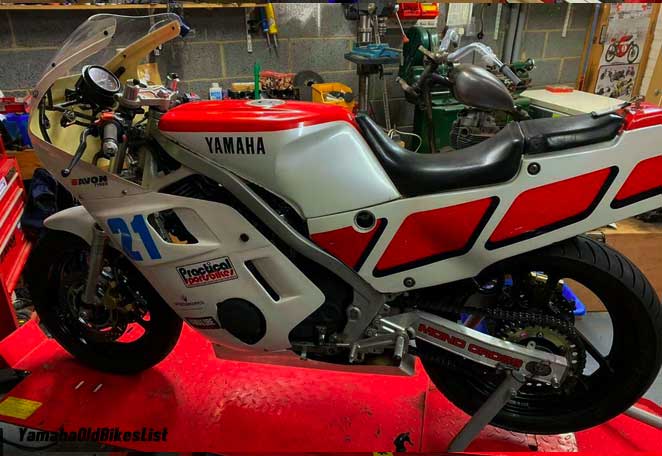 Yamaha FZ600 Racer Replica