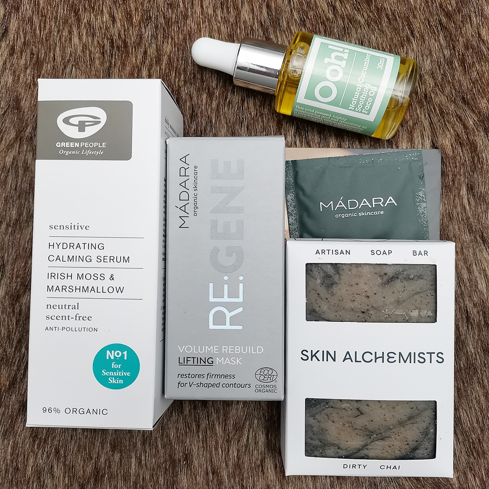 lovelula-beauty-box-november-2020 beauty box skincare