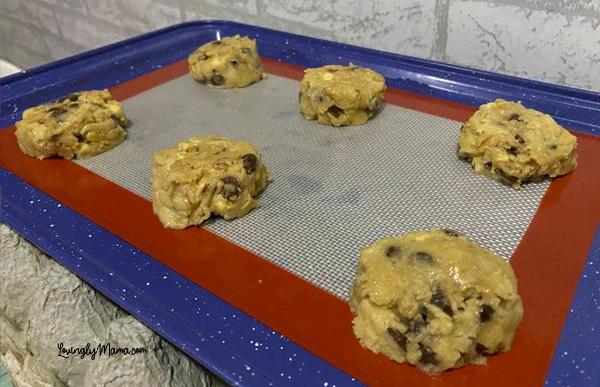 diabetes, Americans, comfort food, reduced-sugar chocolate chip cookie recipe, cookies, baking cookies, silicon cookie mat, parchment paper, baking paper, baking, home baker, homecook, moms cookies