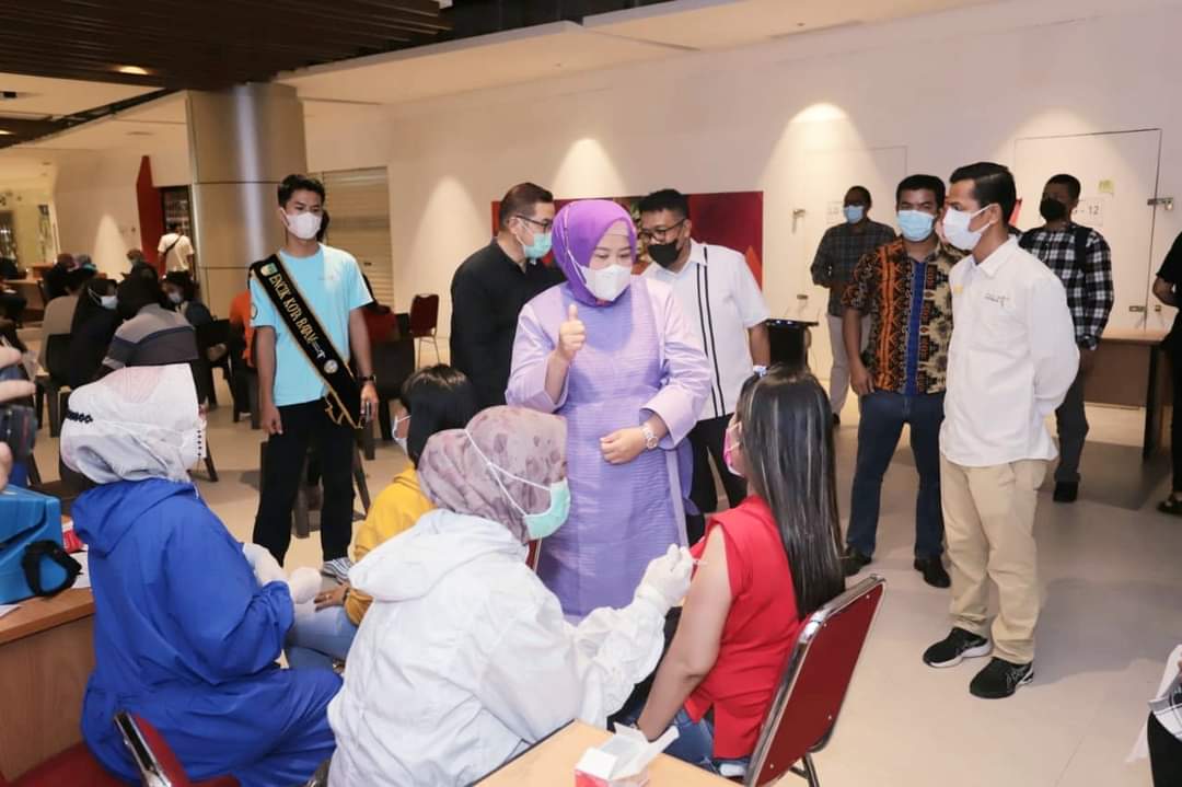 Disbudpar Lakukan Vaksinasi Covid-19 Terhadap Pelaku Pariwisata, Ekraf dan Budayawan Batam Gelombang Ketiga Disbudpar Lakukan Vaksinasi Covid-19 Terhadap Pelaku Pariwisata, Ekraf dan Budayawan Batam Gelombang Ketiga