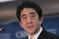 Thủ tướng Nhật đến bệnh viện giữa tin đồn sức khỏe có vấn đề