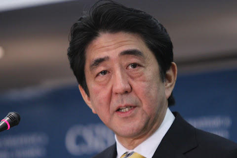 Thủ tướng Nhật đến bệnh viện giữa tin đồn sức khỏe có vấn đề