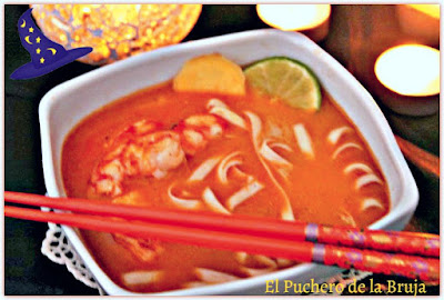 Sopa Thai Con Gambas  Y Curry Rojo
