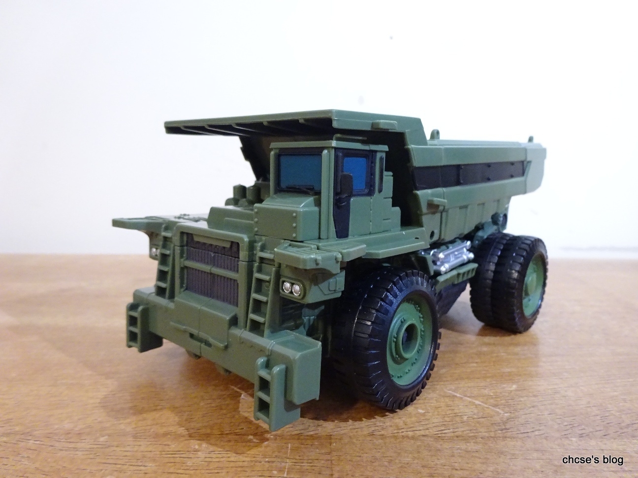 ChCse's blog: Toy Review: Transformers Generations Studio Series