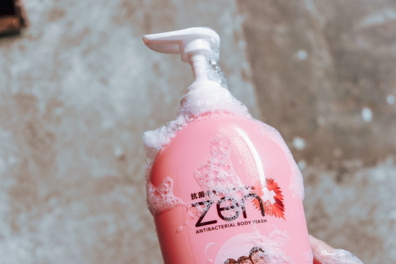 Happy & Healthy with Zen Antibacterial Body Wash Kacamata Hani