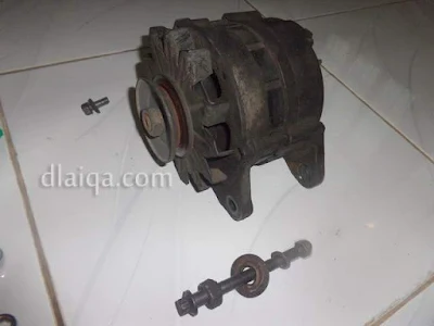 alternator telah dilepas dari tempatnya