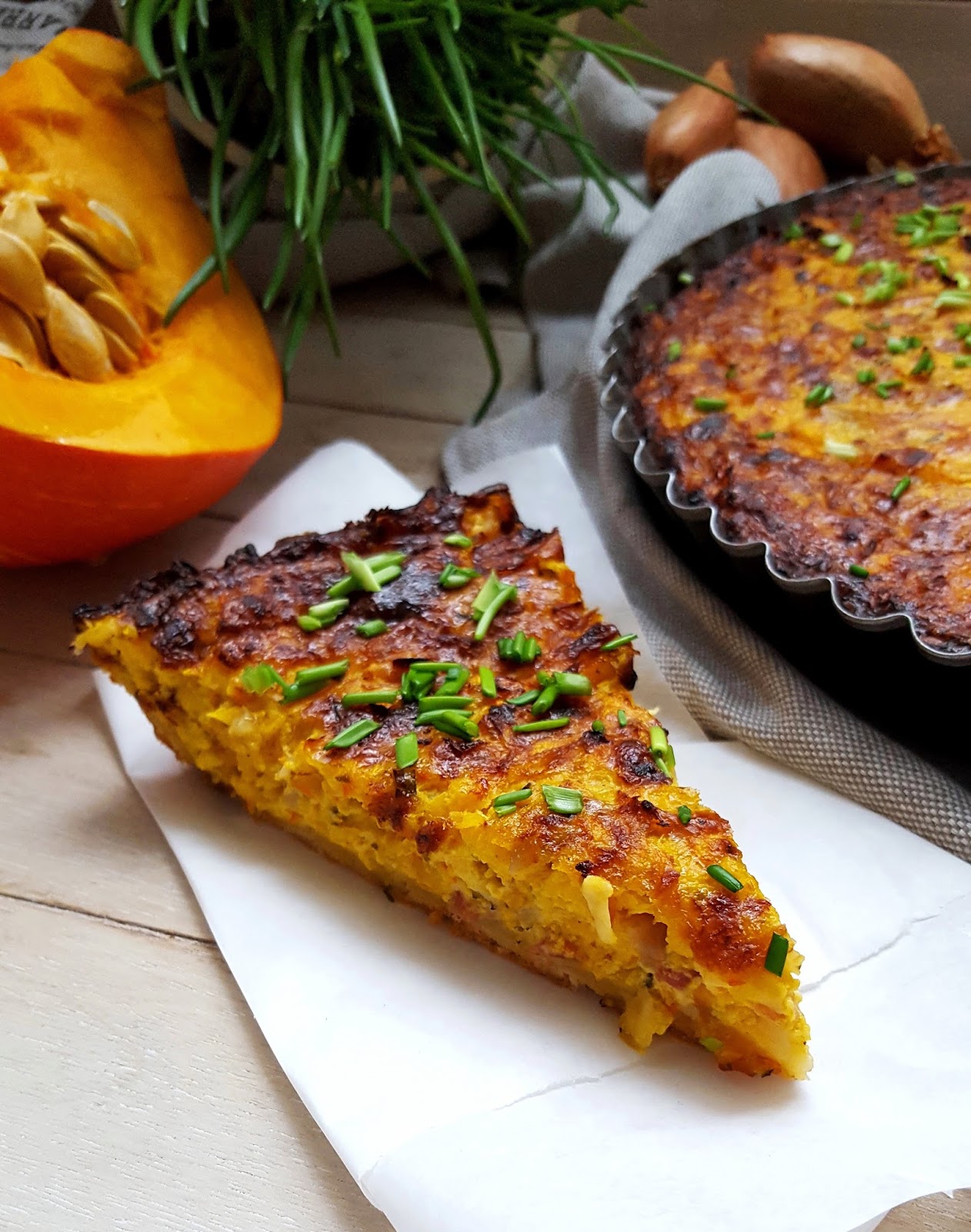 Kulinarikus: Goldenes Herbst-Soulfood: Kürbisquiche mit Speck und Käse