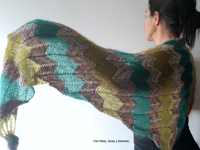 Con hilos, lanas y botones: Cheri Chevron Shawl