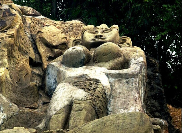 Унакоти, статуя богини