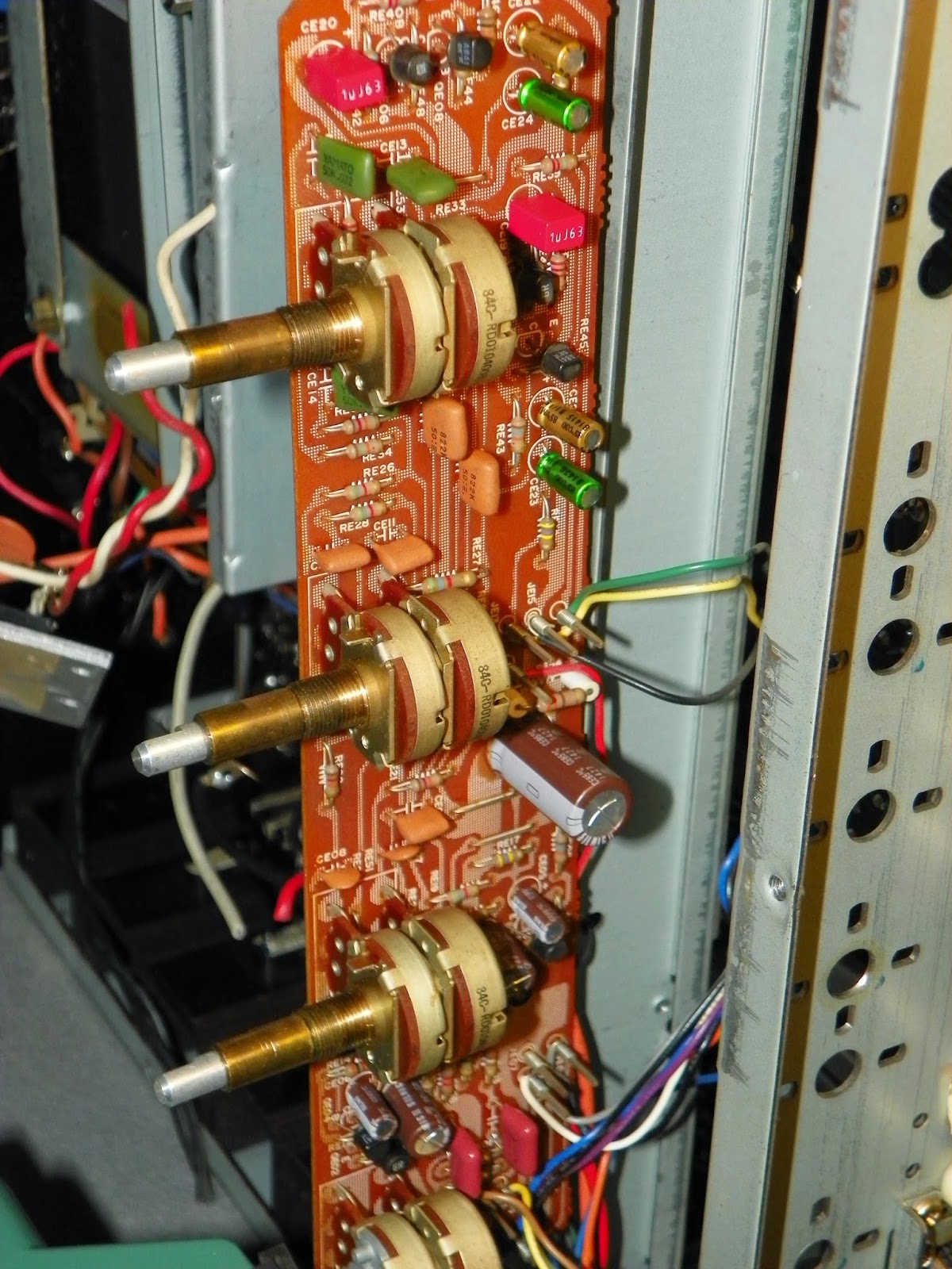 Vintage Hi-Fi Audio Restorations: Marantz 2252B Receiver