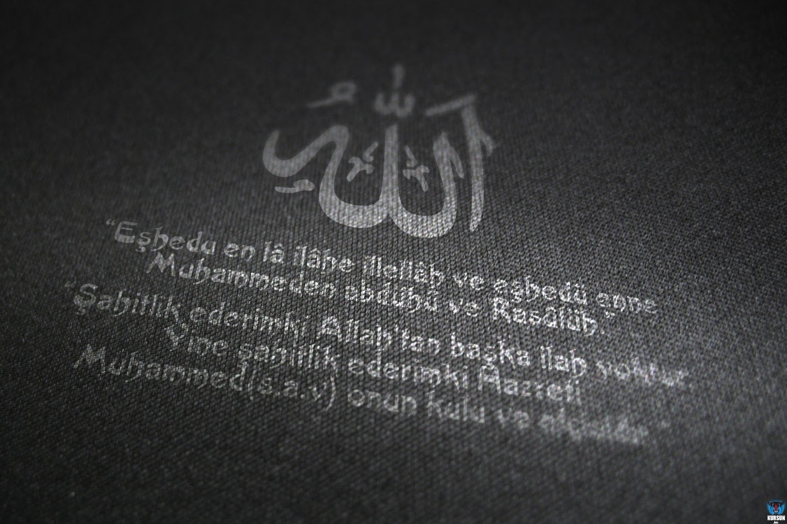 Bir tık kadar yakınında ALLAH yazılı duvar kağıtları
