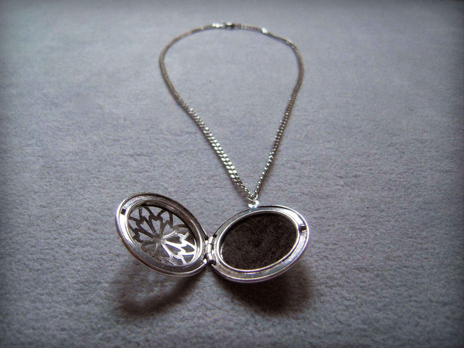 Greetings from Nelland! AROMATHERAPY NECKLACE