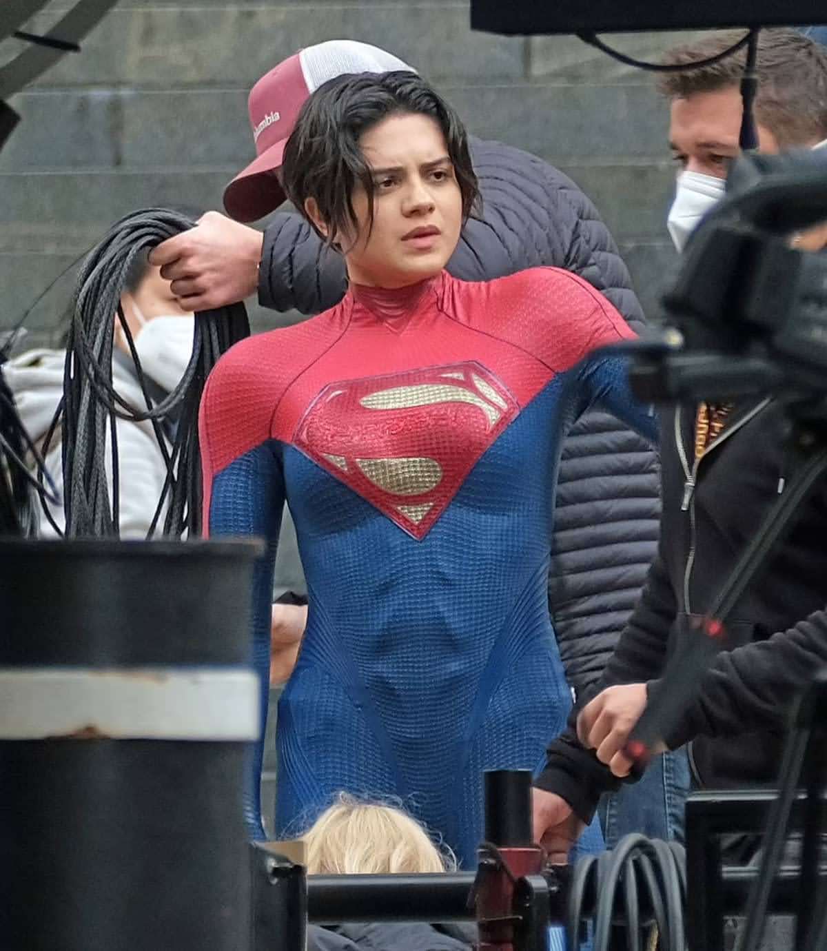 Sasha Calle As Supergirl On The Set Of The Flash 超高速ヒーロー単独主演の Dc 映画の最新作 ザ フラッシュ の最大の注目のサーシャ カレが演じる新しいスーパーガールが登場したセット フォット B Side Of Cia