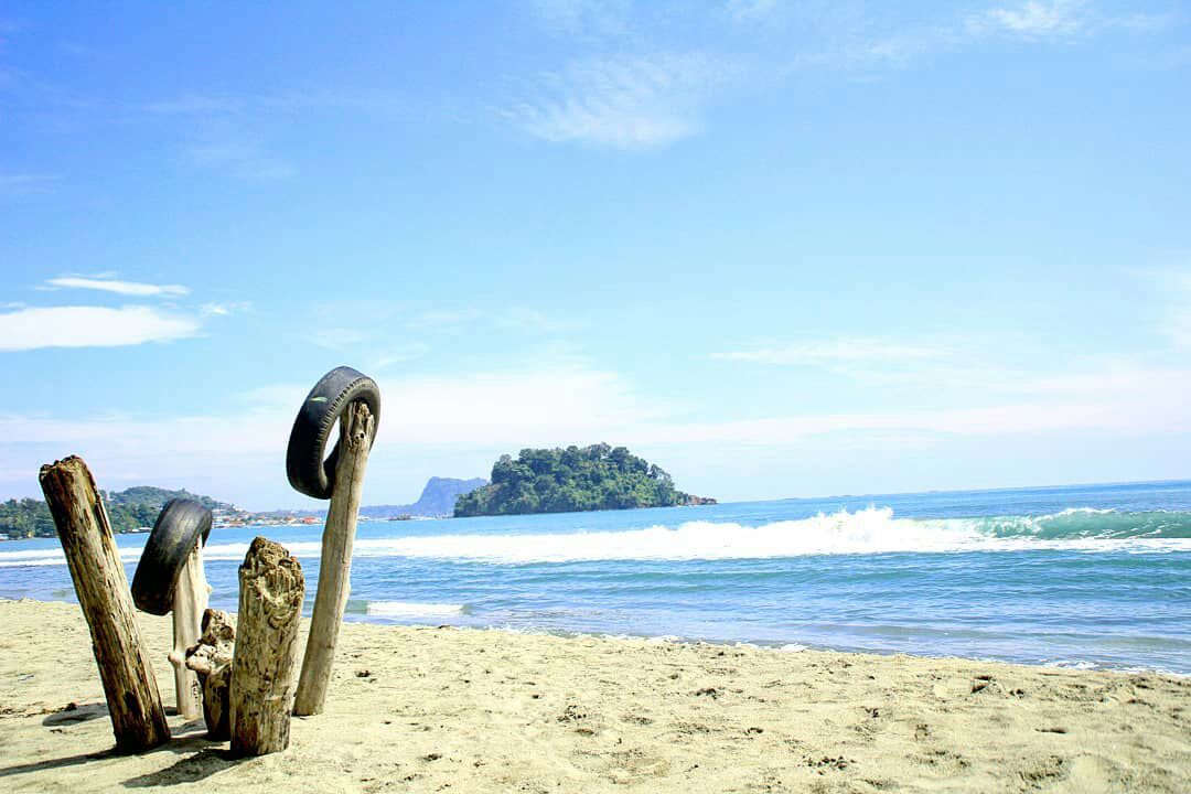 Pantai Hamadi - Terkenal & Tempat Favorit Liburan Wisatawan - Jelajah