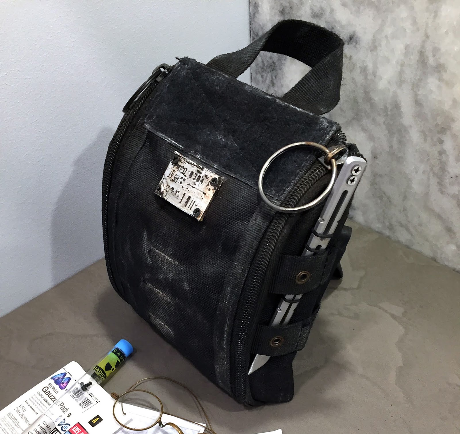 Blade Runner 2049 Sapper's Medical Kit, Vintage Eye Glasses, Scalpel