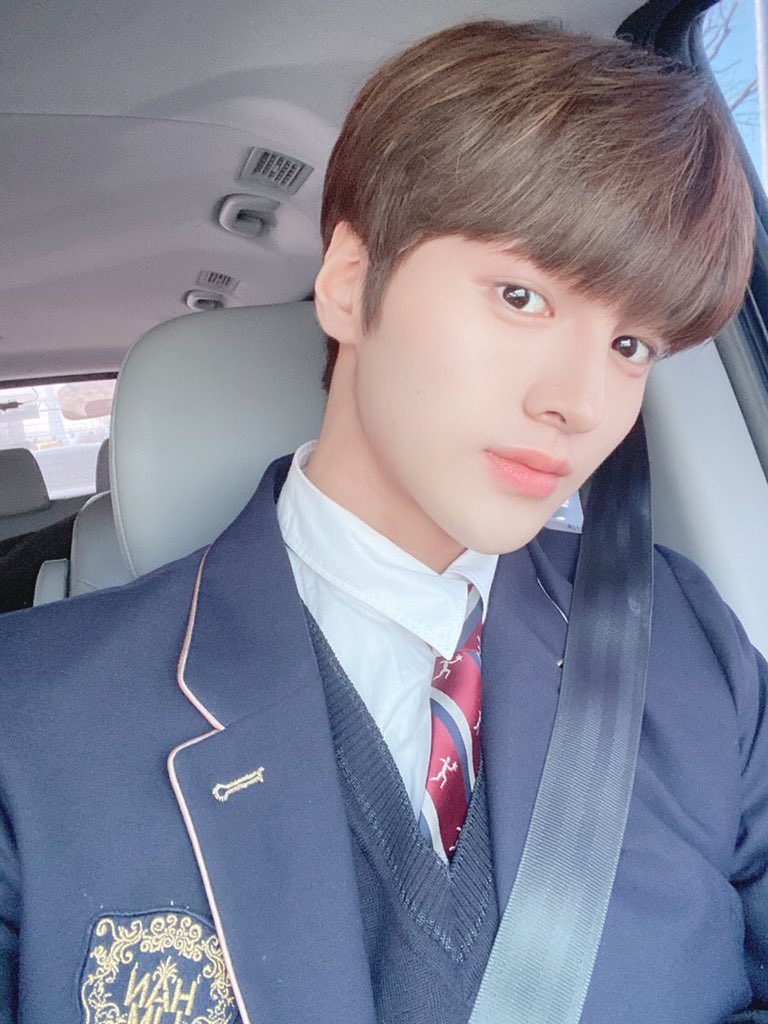 공식적인 교복이 어제가 마지막이었던 드리핀 차준호 | 인스티즈