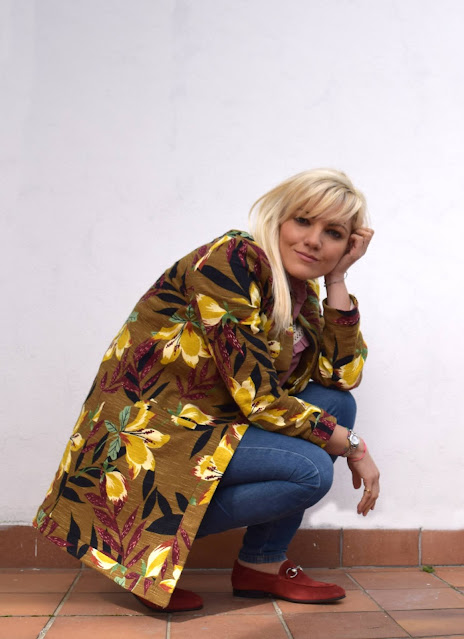 outfit primaverile cappotto stampato outfit jeans skinny outfit mocassini rossi cosa indossare in primavera cappotto primaverile leggero spring outfit printed coat outfit mariafelicia magno fashion blogger colorblock by felym fashion blogger italiane fashion bloggers italy italian fashion bloggers
