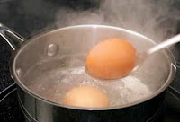 Cara Merebus Telur Di Air Mendidih