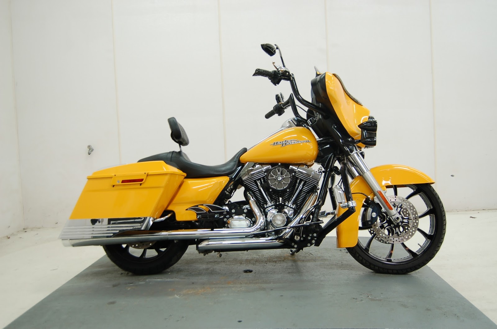 OMG Motorsports 2013 HARLEY STREET GLIDE FLHX CUSTOM WITH ATTITUDE