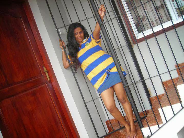Sri Lankan Girls leaked photo - Crazy Girl