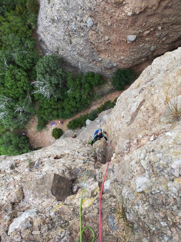 Maniobras de escapismo: Riglos, Aguja Roja: "Edil" (120m, V) y