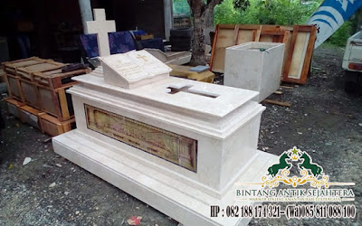 Makam Kristen Granit Dengan Perjamuan, Pusaran Makam Granit