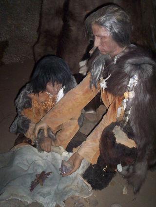 太古のHomo sapiens (クロマニヨン人) : <br>母親と子供