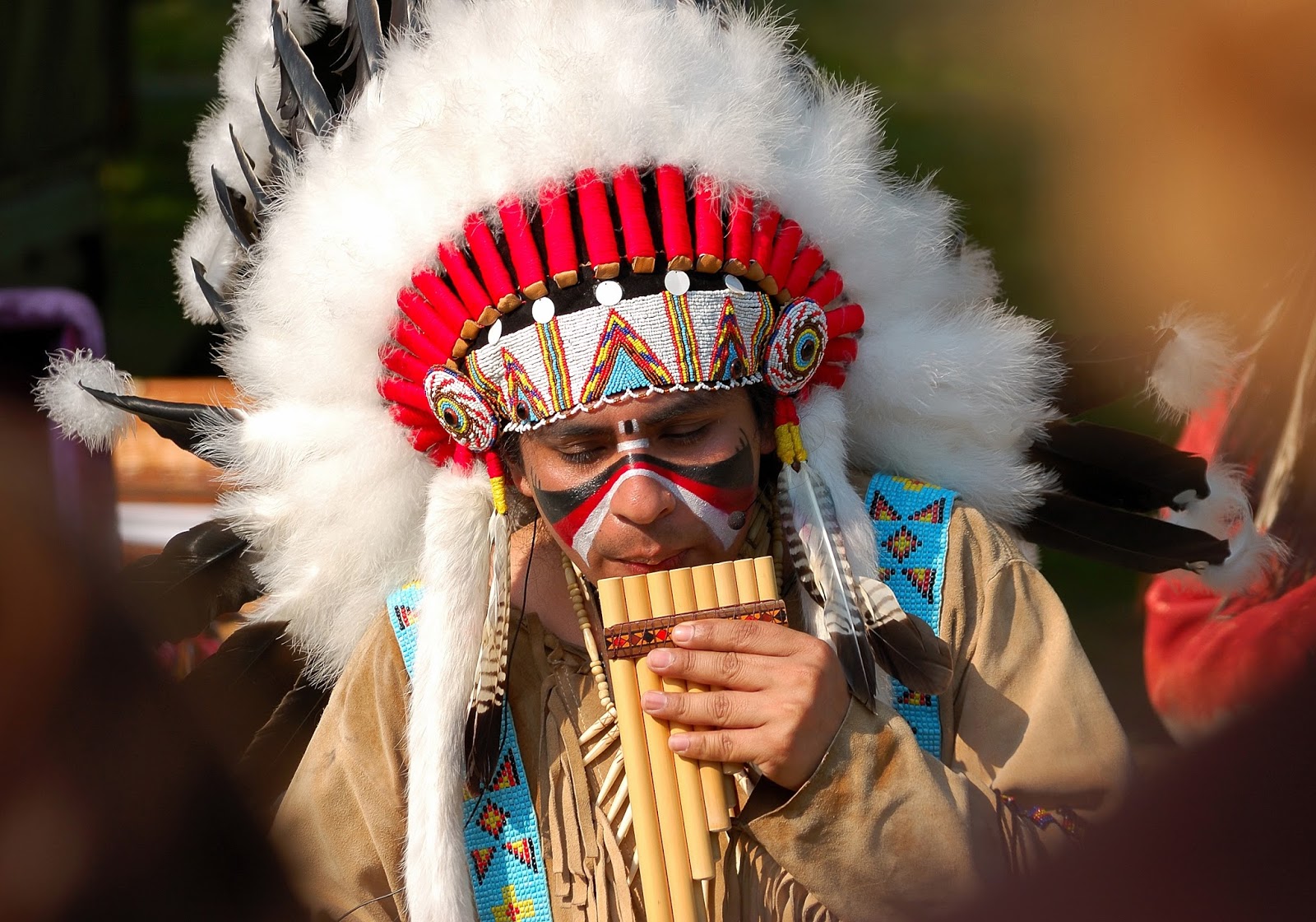 Народная музыка американского континента презентация. Музыкальные инструменты североамериканских индейцев. Перуанская флейта. Народные инструменты индейцев. Индейский национальный инструмент.