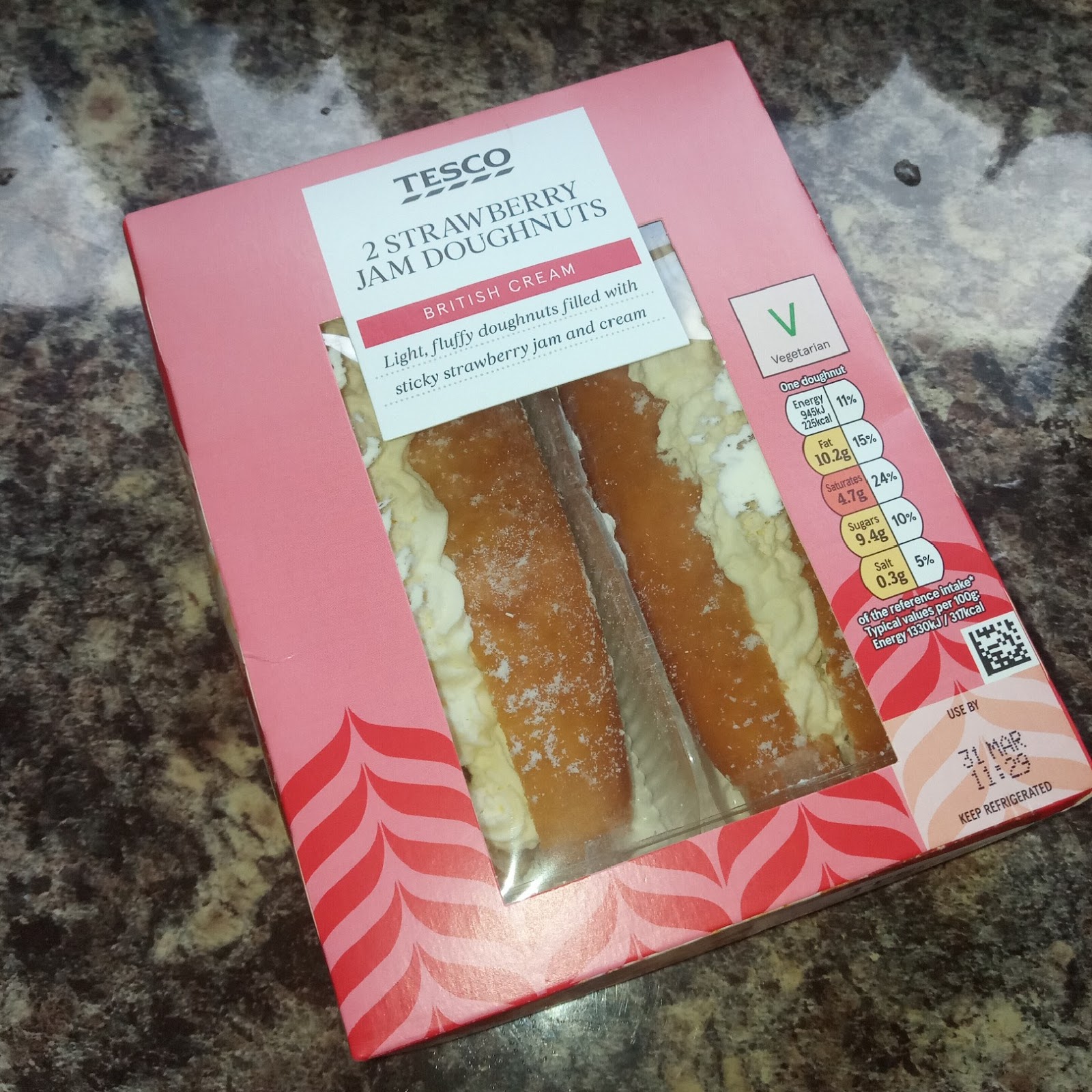 Supersupergirl's Food Reviews [Review] Tesco Strawberry Jam Donuts
