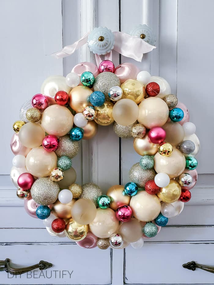 Ornament Wreath From New and Vintage Ornaments DIY Beautify