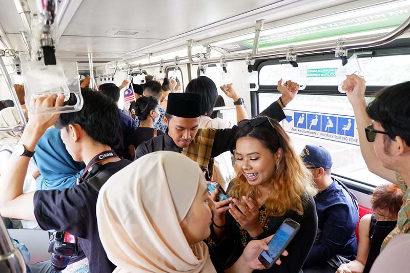 event Keretapi Sarong di Malaysia, Keretapi Sarong merupakan sebuah acara ‘flash mob’ awam tahunan di mana orang awam akan memakai kain sarung dan dibawa ke kereta api umum