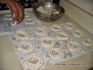 How to make murukku with hand