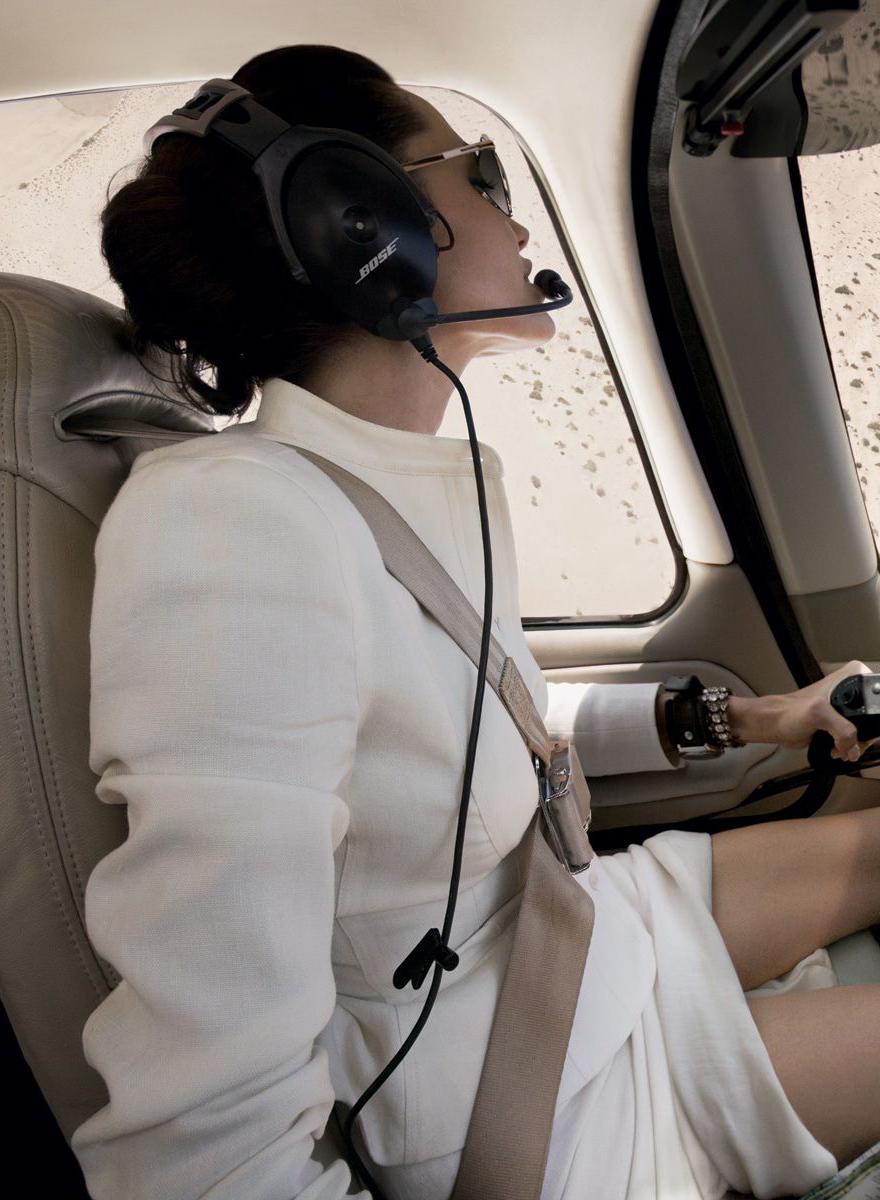 She flies planes. Pitt Jolie Leibovitz.