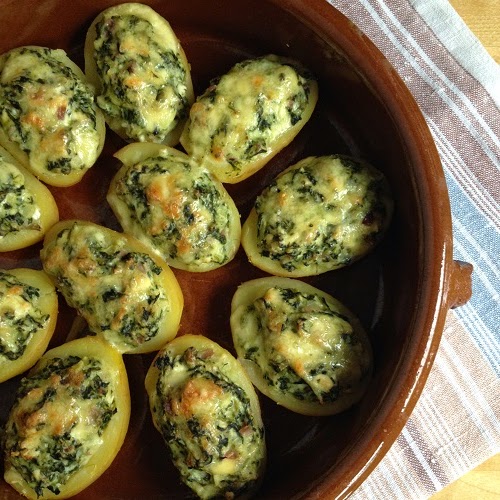 überbackene Pellkartoffeln mit Spinat-Feta-Füllung