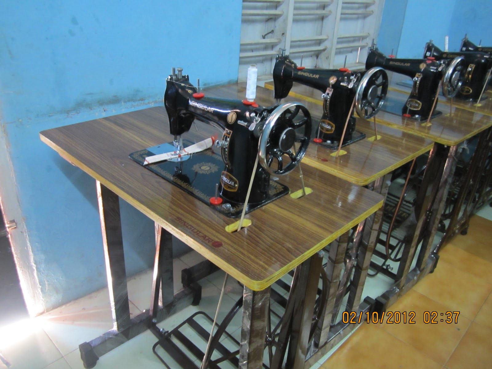 think biggerrrr: SEWING MACHINE - SINGULAR