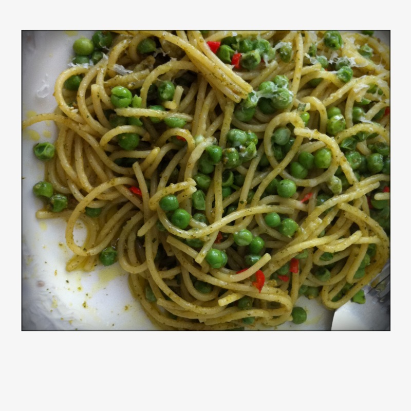 Mix it Cook it Rosemary Chilli Pea Spaghetti