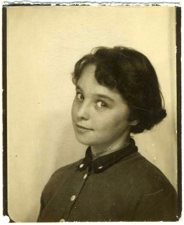 Short Curly Hair The Popular Fashion Hairstyle Of 1930s Girls