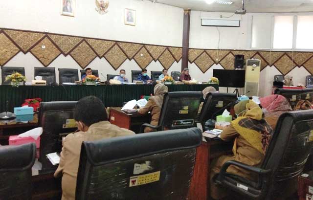 Bagian Kesra Setdako Padanghearing dengan Komisi IV DPRD Padang