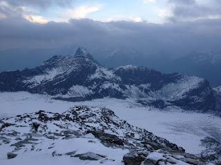 Rückblick vom Grat auf den Hohlaubgletscher; der Gipfel im Mittelgrund ist der Egginer
