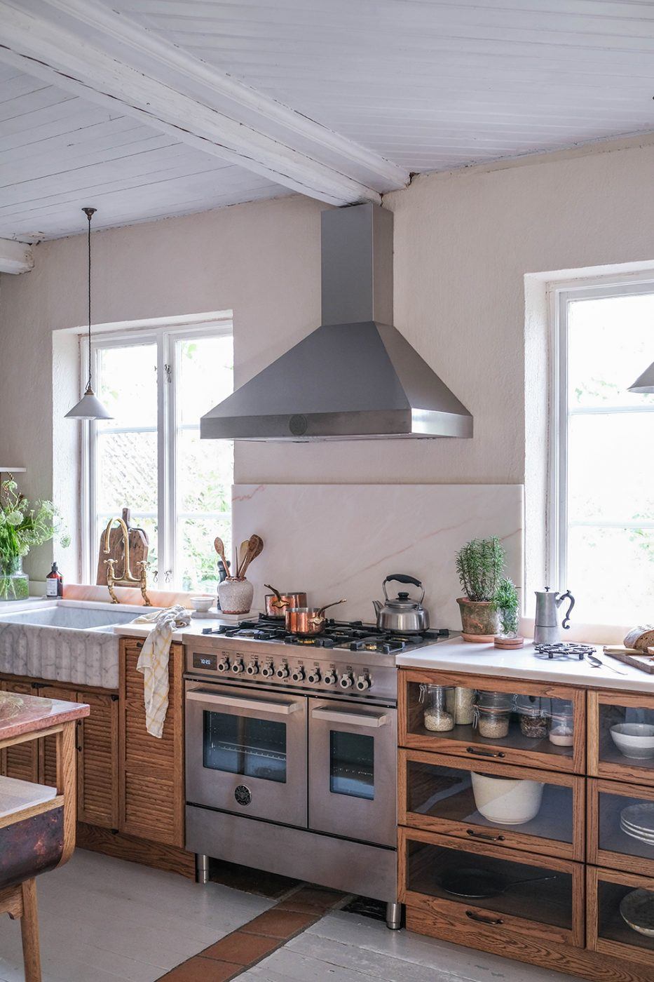 Décor Inspiration | The Most Cosy Mid-Century Kitchen in Sweden