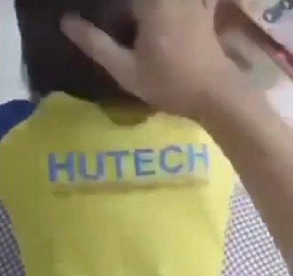 clip nóng mặc áo đồng phục HUTECH